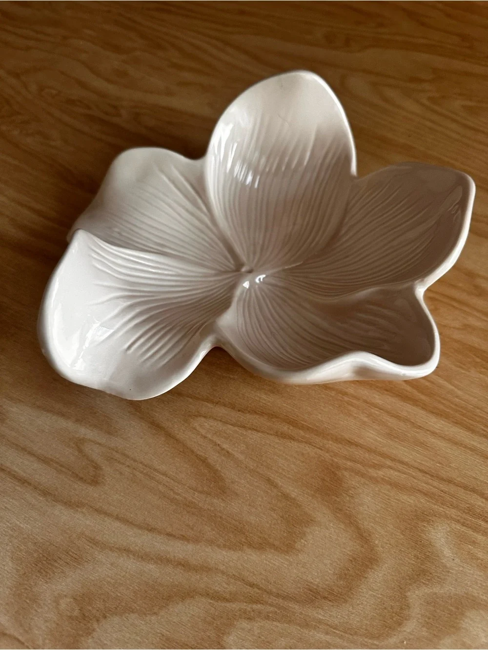 Flower shaped cream color Ceramic decor